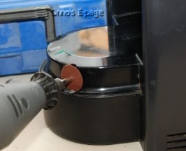 
     Making a slit in the first two screws.