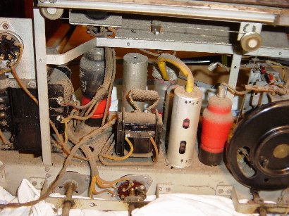 
    Chassis sitting on work bench.
    Neat space frame to carry tuning dial.
    